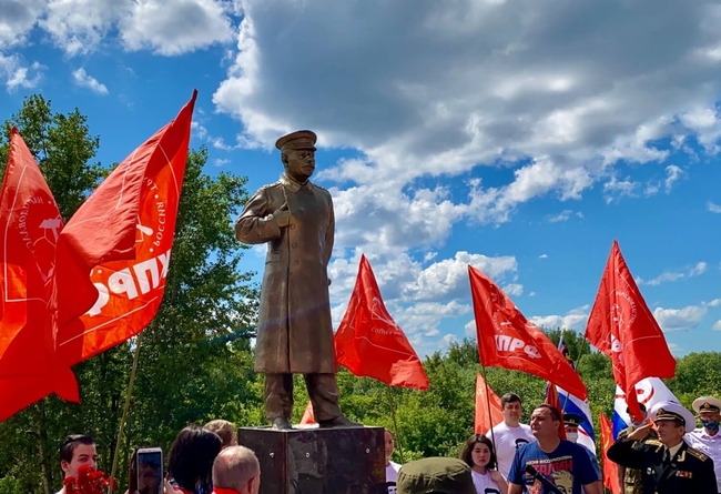 Памятник И.В. Сталину в г. Бор