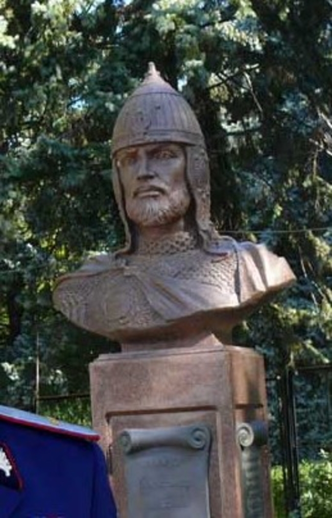 Памятник Александру Невскому в пос. Рассвет