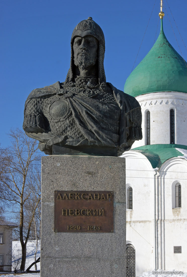 Памятник Александру Невскому в Переславле
